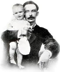 Puede contener hombre y niño