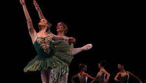 http://www.cubadebate.cu/especiales/2017/12/22/ballet-de-camaguey-yanni-detras-del-escenario/