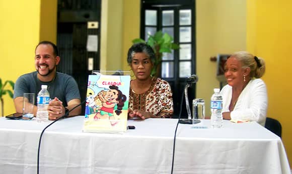 Mesa de presentación Sábado del Libro, del libro Historas de Claudia 3