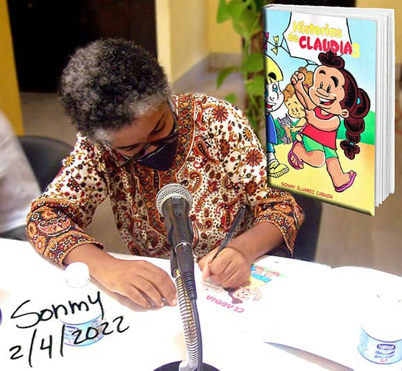 Sonmy Álvarez Cabada firma su libro "Historias de Claudia 3"