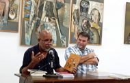 El escritor cubano Alexis Díaz Pimienta dona parte de su obra a la Biblioteca Nacional de Cuba José Martí