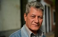 Un hombre que escribe lo que lleva por dentro￼