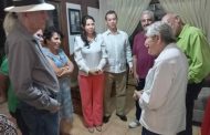 Poeta cubano dialoga con intelectuales y artistas de Bolivia￼