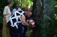 Rinden homenaje a Nicolás Guillén en la UNEAC a 35 años de su partida física