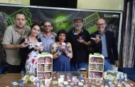 <em>Caja de luz</em>: minibiblioteca de cubiertas de Ediciones La Luz