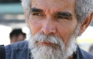 Alex Pausides: «Siempre he estado cerca de la poesía»