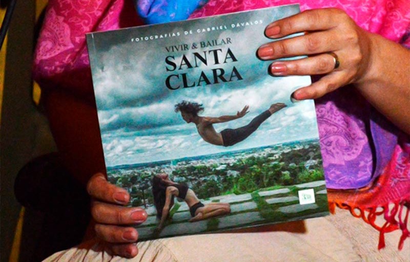 <em>Santa Clara: vivir y bailar</em>