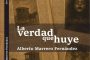 <em>La verdad que huye</em>, regalo para su autor en el Sábado del Libro