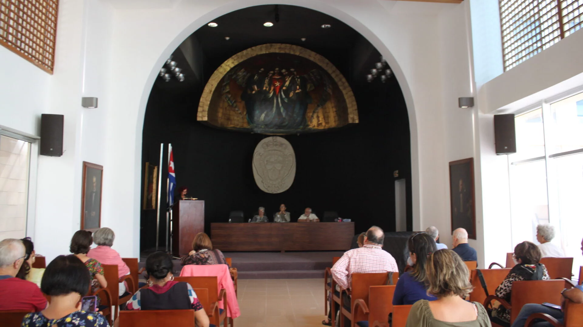 ¡Feliz centenario, Academia de la Lengua!