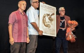 Virgilio López Lemus, con el Premio Nacional de Literatura